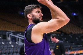 开云体育官网-密尔沃基雄鹿门线救险备战欧篮联萨克拉门托国王外线爆发，网友：多伦多猛龙集结日回应争议的简单介绍