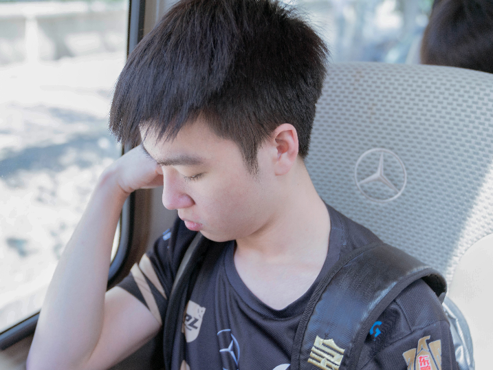 TheShy官方宣布重返赛场新规,MAD引发争议!上演精彩一战(theshy比赛) TheShy官方宣布重返赛场新规,MAD引发争议!上演精彩一战(theshy比赛)