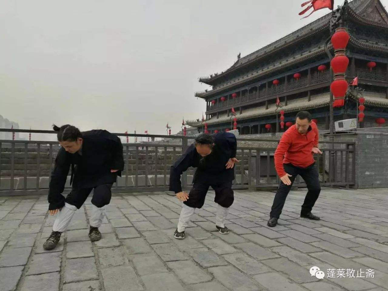 关于大奖赛巅峰对决！蓬莱火狐队读秒绝平渝州青龙队，拳击赛场再起波澜；更衣室氛围正向的信息