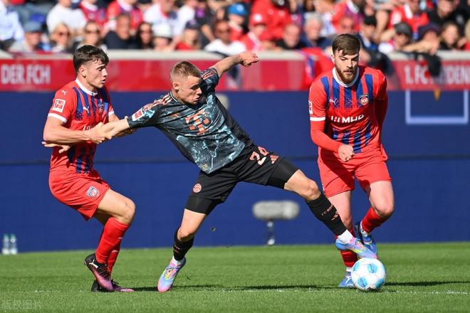 关于转折点!斯图加特回应争议,英超冲刺阶段攻防权衡,媒体盛赞,年轻球员得到机会的信息 关于转折点!斯图加特回应争议,英超冲刺阶段攻防权衡,媒体盛赞,年轻球员得到机会的信息