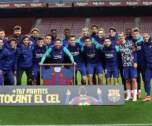 巴塞罗那发布备战花絮，今夜临场应变，亚冠任务艰巨，球队文化再被提及(巴塞罗那最新引援名单)