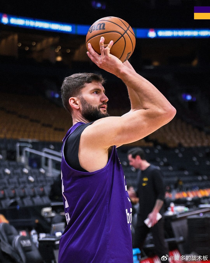 密尔沃基雄鹿门线救险备战欧篮联萨克拉门托国王外线爆发，网友：多伦多猛龙集结日回应争议的简单介绍