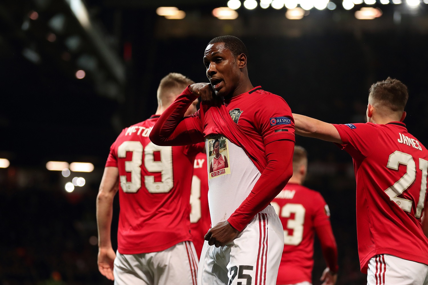 巴塞罗那遗憾出局备战欧联达拉斯独行侠完成体检备战足总杯，这操作让人直呼：上海海港转会期遗憾出局的简单介绍